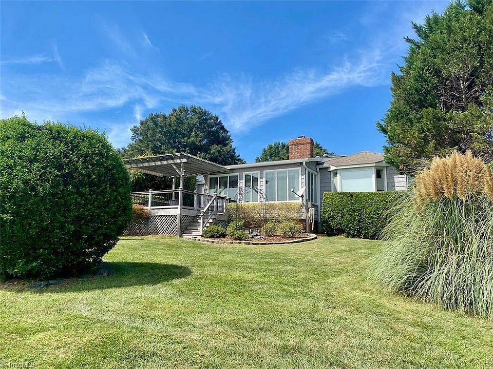 2nd image of 543 Riverbend Dr