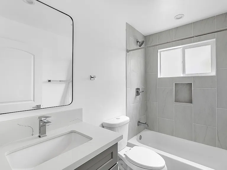 2747 S Mansfield Ave — Photo 5