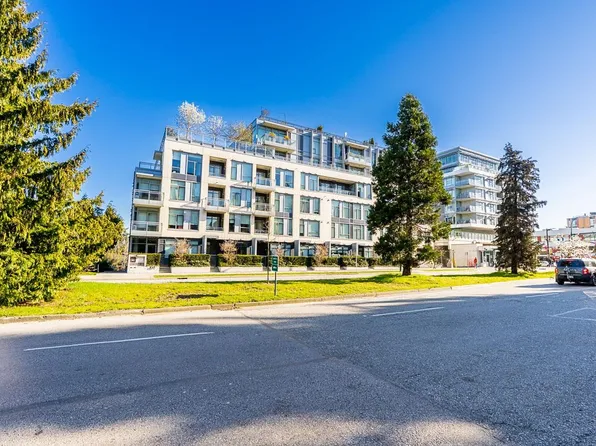 523 King Edward Ave W #302, Vancouver, BC V5Z 0J3