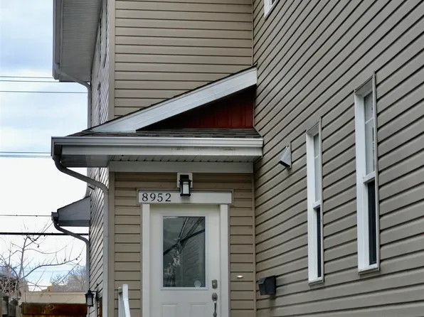 8952 81st Ave NW, Edmonton, AB T6C 0W8