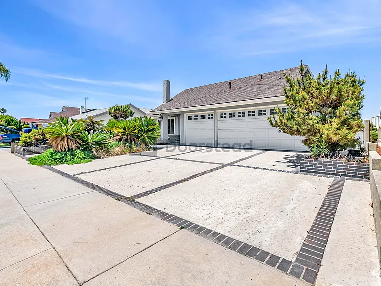 955 Fernrest Dr — Photo 1