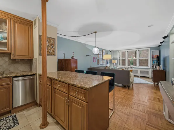 160 East 27th Street image 3 of 8