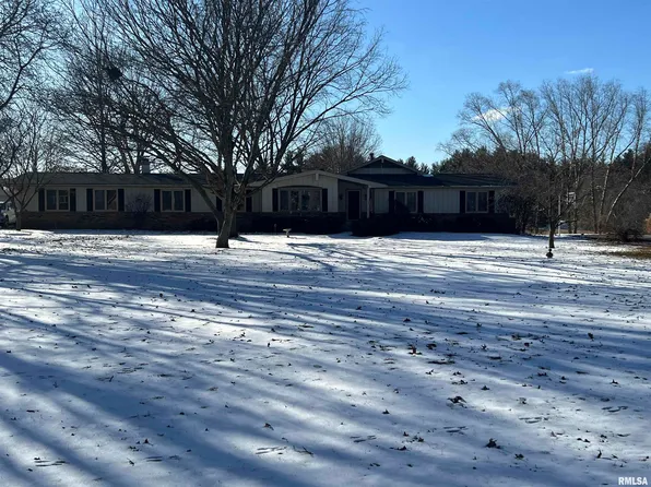 209 Leland Lake Dr, Jacksonville, IL 62650