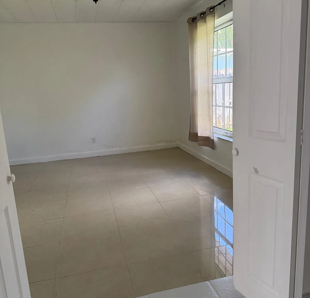 3 bed, 2.0 bath, 1810 sqft, $4,300 — Photo 4