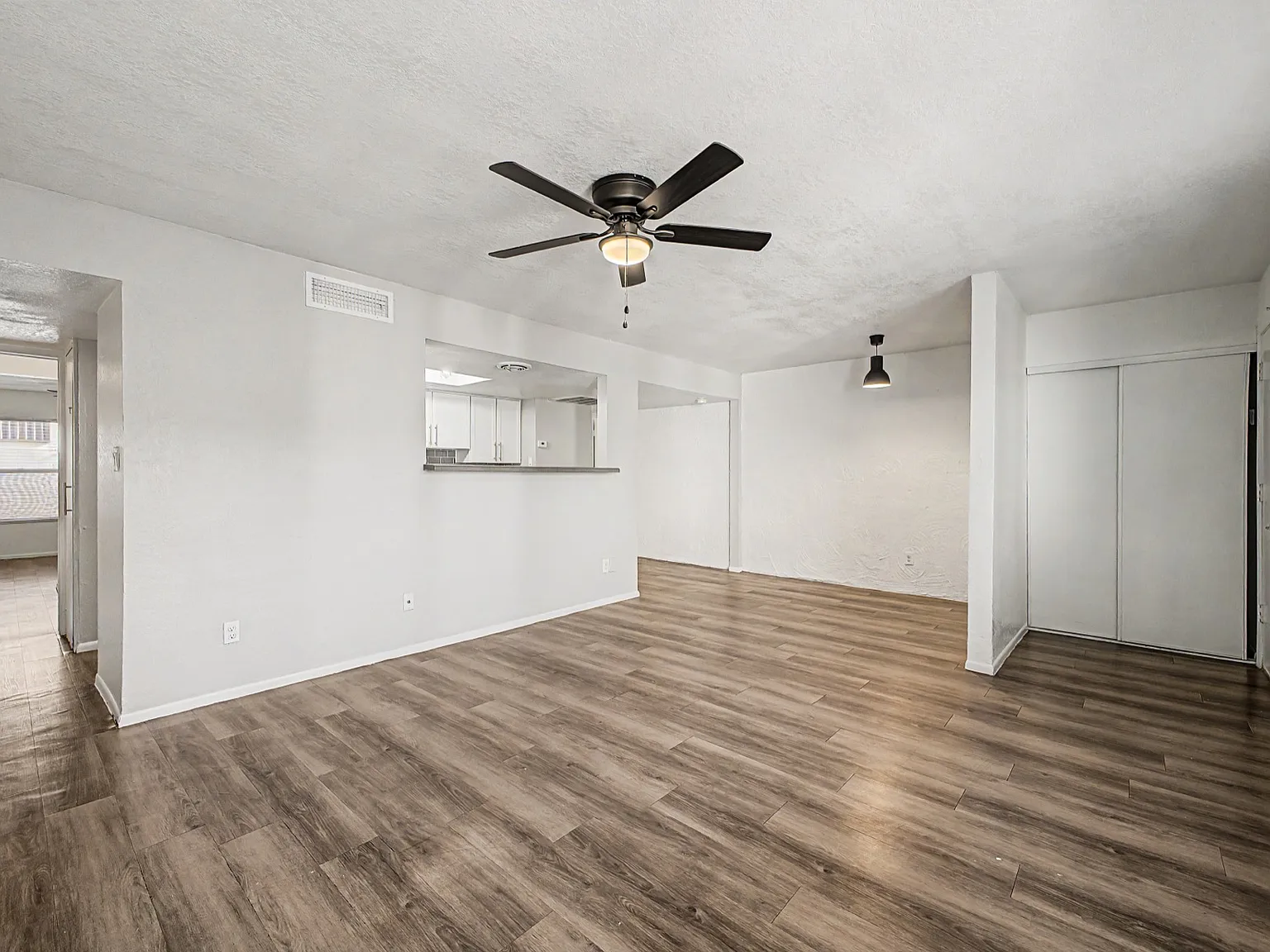 2 bed, 950 sqft, $1,215 — Photo 3