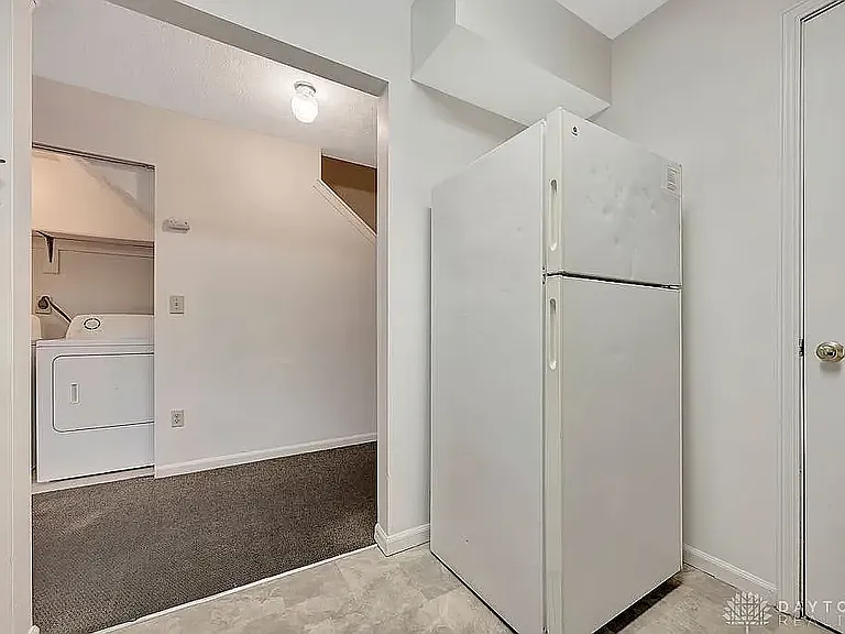 978 Irving Ave #16 — Photo 2