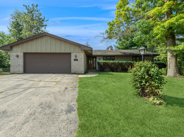 4885 Brigadoon Rd, Rockford, IL 61107