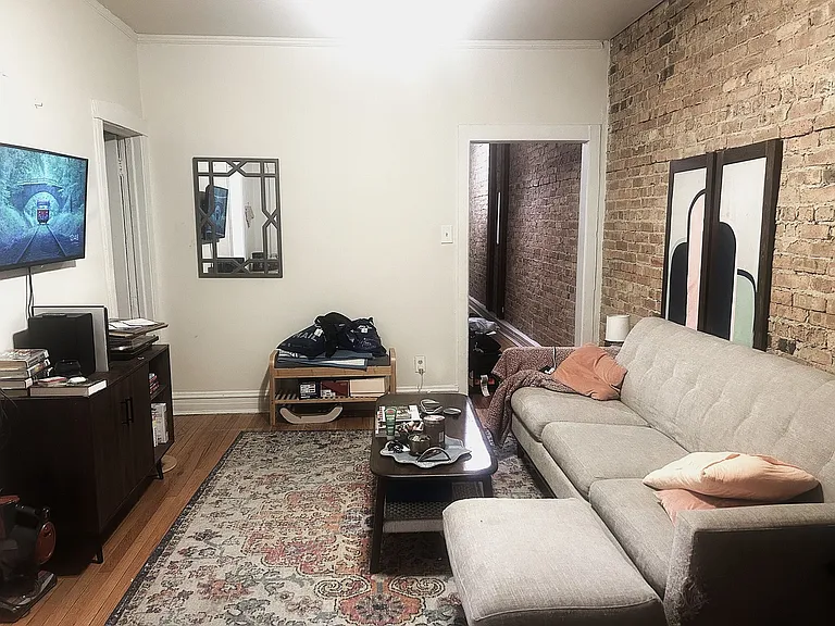 709 W Cornelia Ave #1R — Photo 5