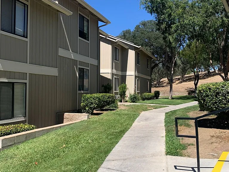 Dry Creek Apartments — Photo 40