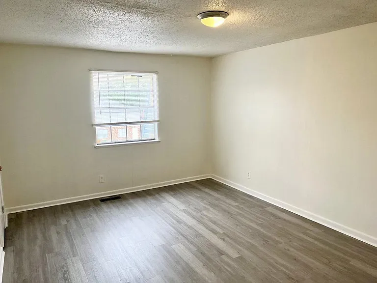 1800 Sanford Dr #4 — Photo 5