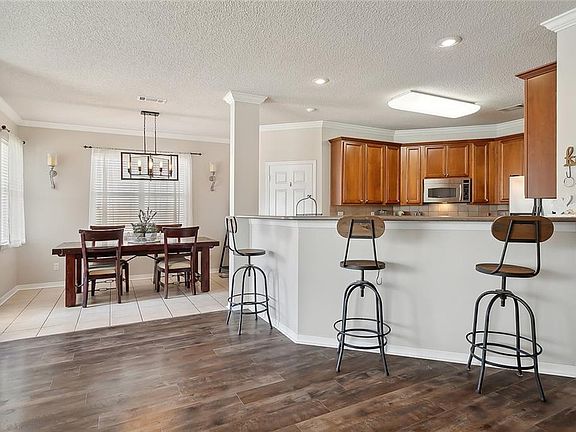 4th image of 355 Tallow Creek Blvd