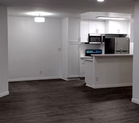 4th image of 1525 N Kenmore Ave APT 207