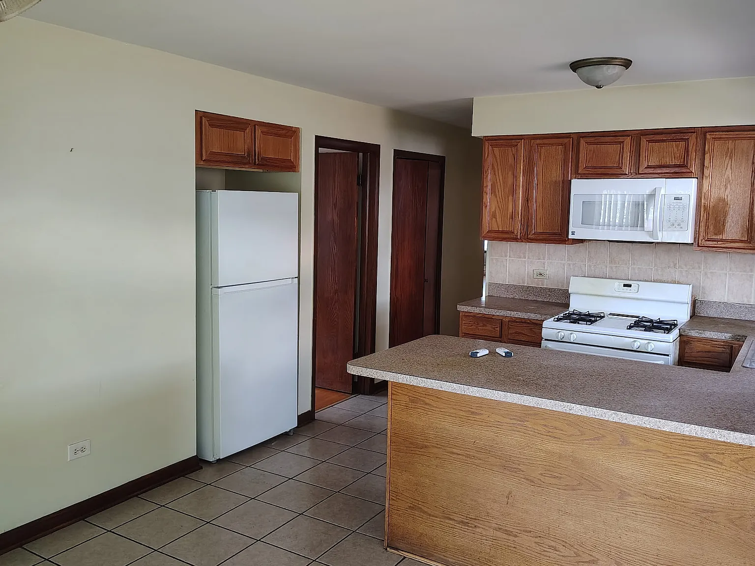 3 bed, $1,800 — Photo 4