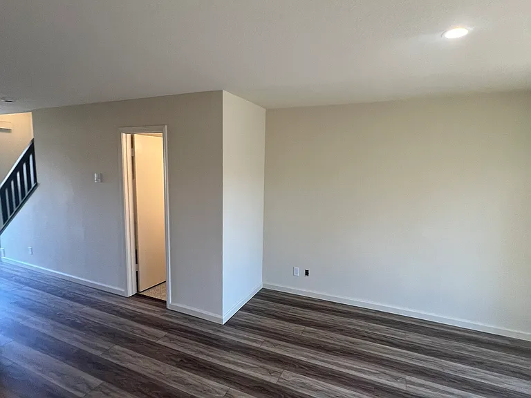 415 Dela Vina Ave #C — Photo 8