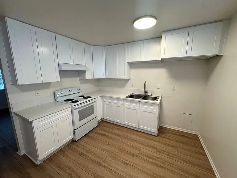711 E. Pleasant Street — Photo 9