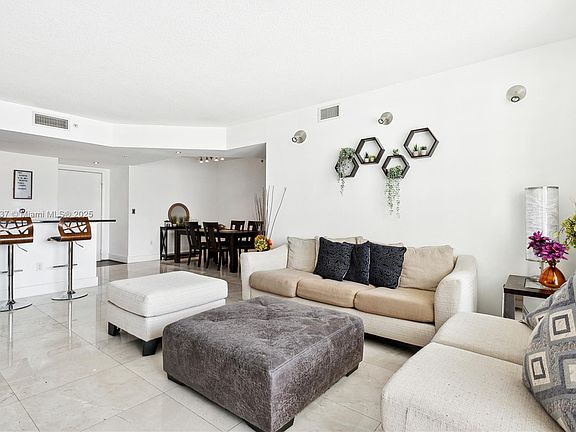 3rd image of 18800 NE 29th Ave APT 826