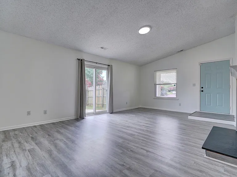 1801 Colleen Ct — Photo 10
