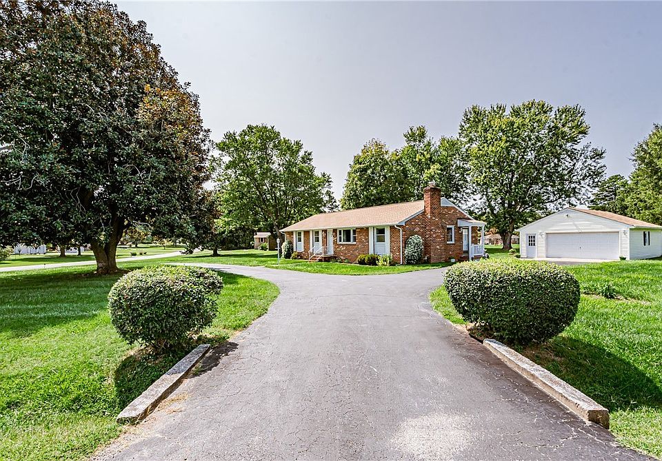 1st image of 3804 Malpas Dr