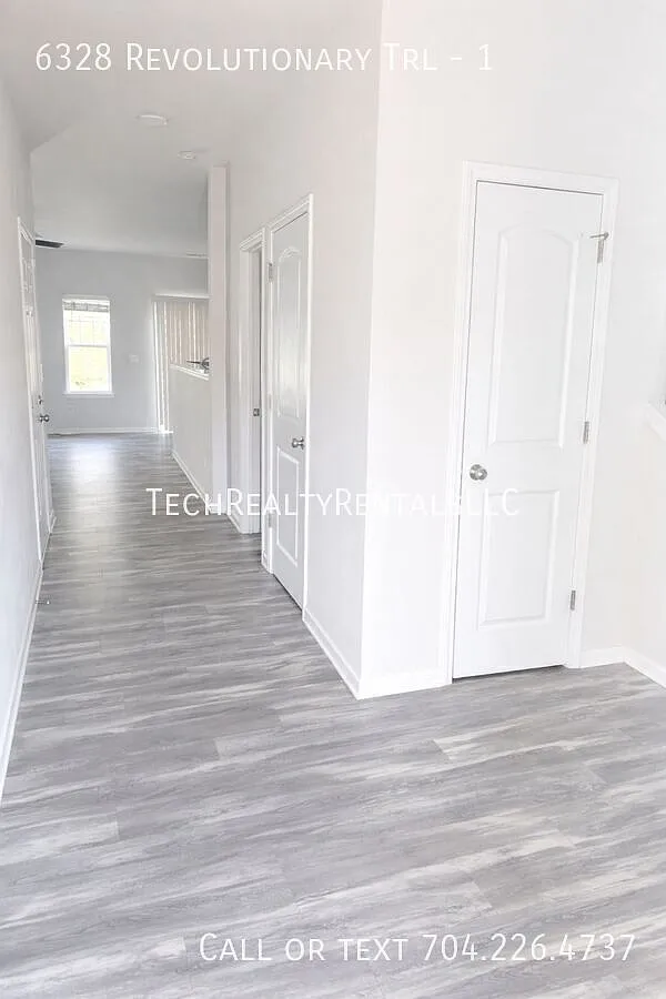 3 bed, 2.5 bath, 1557 sqft, $2,000 — Photo 2
