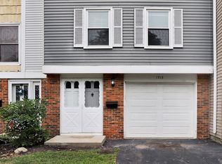 1913 Richmond Ct, Schaumburg, IL 60194