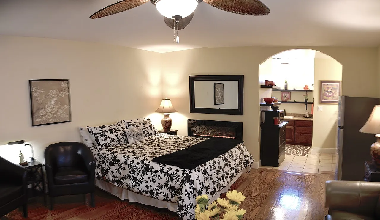 Studio, 450 sqft, $2,500 — Photo 1