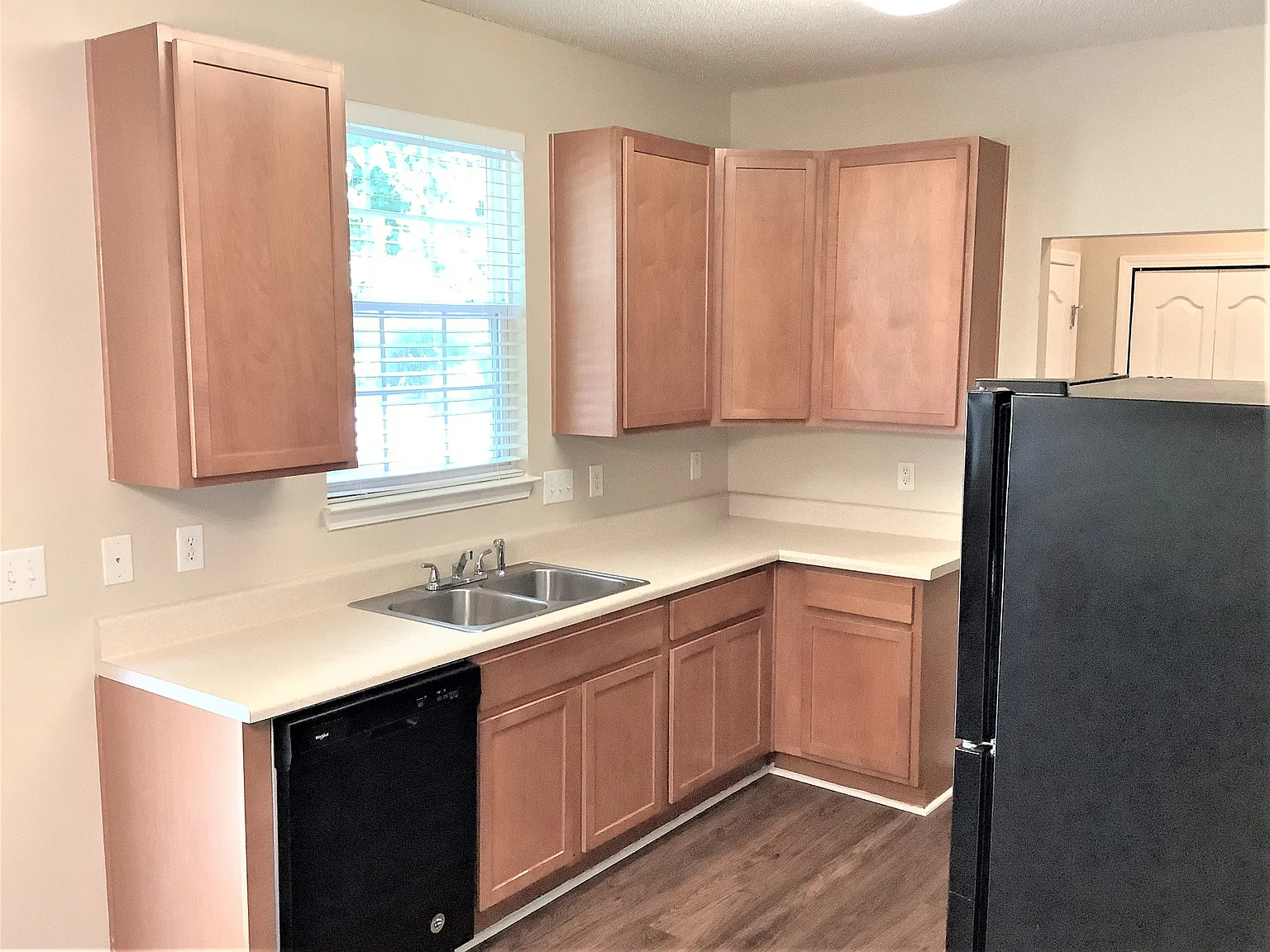 3 bed, 2.5 bath, 1782 sqft, $2,045 — Photo 2