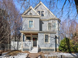 7 Russell St #1, Cambridge, MA 02140