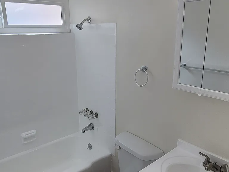 1711 Marine Ave #2 — Photo 10