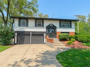 21W458 Buckingham Rd, Glen Ellyn, IL 60137
