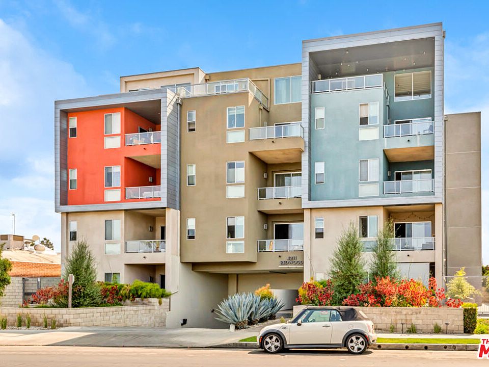 1st image of 4211 Redwood Ave Unit 305