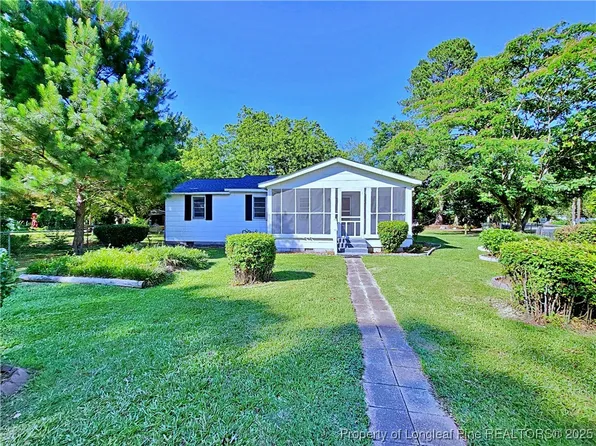 413 Pearl St, Roseboro, NC 28382