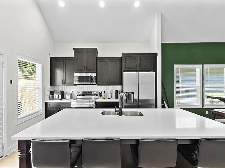 624 Robert St NW — Photo 9