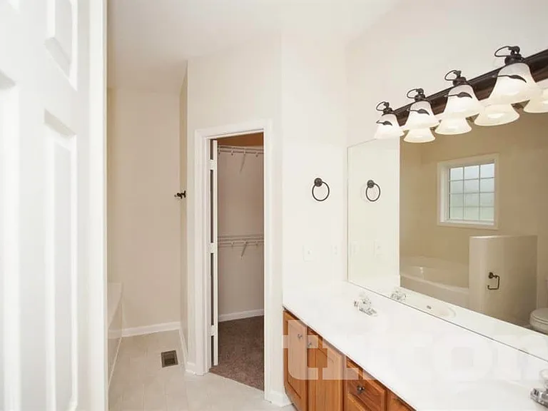 2315 Devonshire Dr — Photo 14