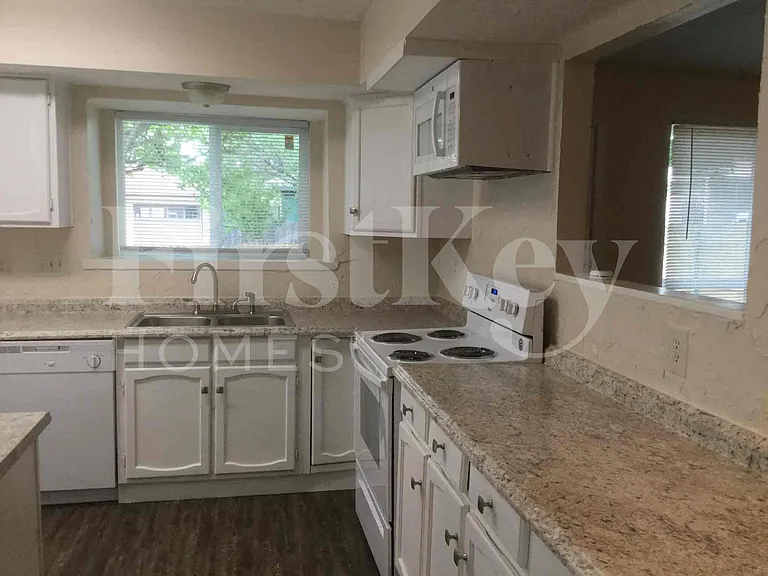 728 Southwynd St — Photo 7