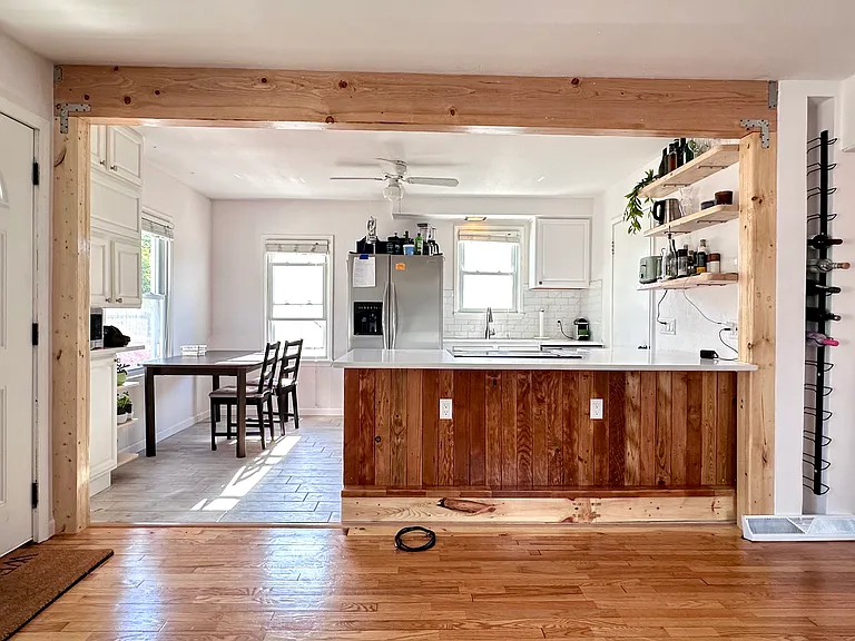 2404 Rowland Ave — Photo 3