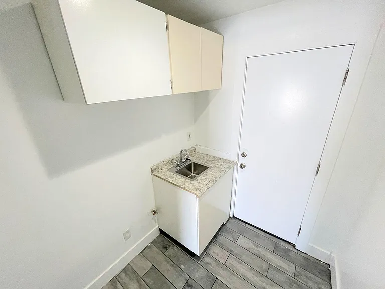 1702 N Long Beach Blvd #15 — Photo 2