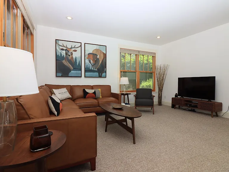 577 W Jefferson Ave — Photo 5