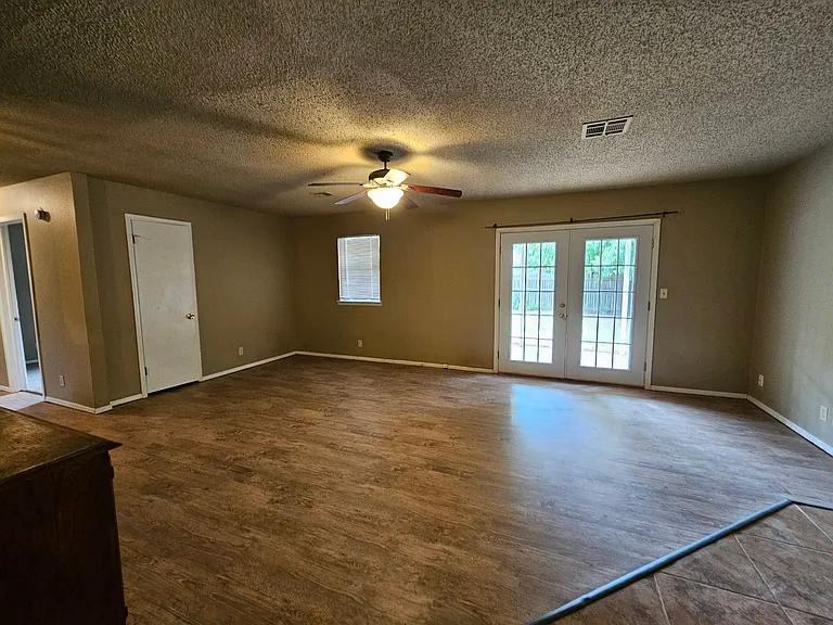 1703 Village Dr — Photo 2
