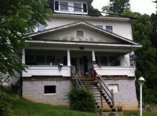 303 Tennessee St, Mount Hope, WV 25880
