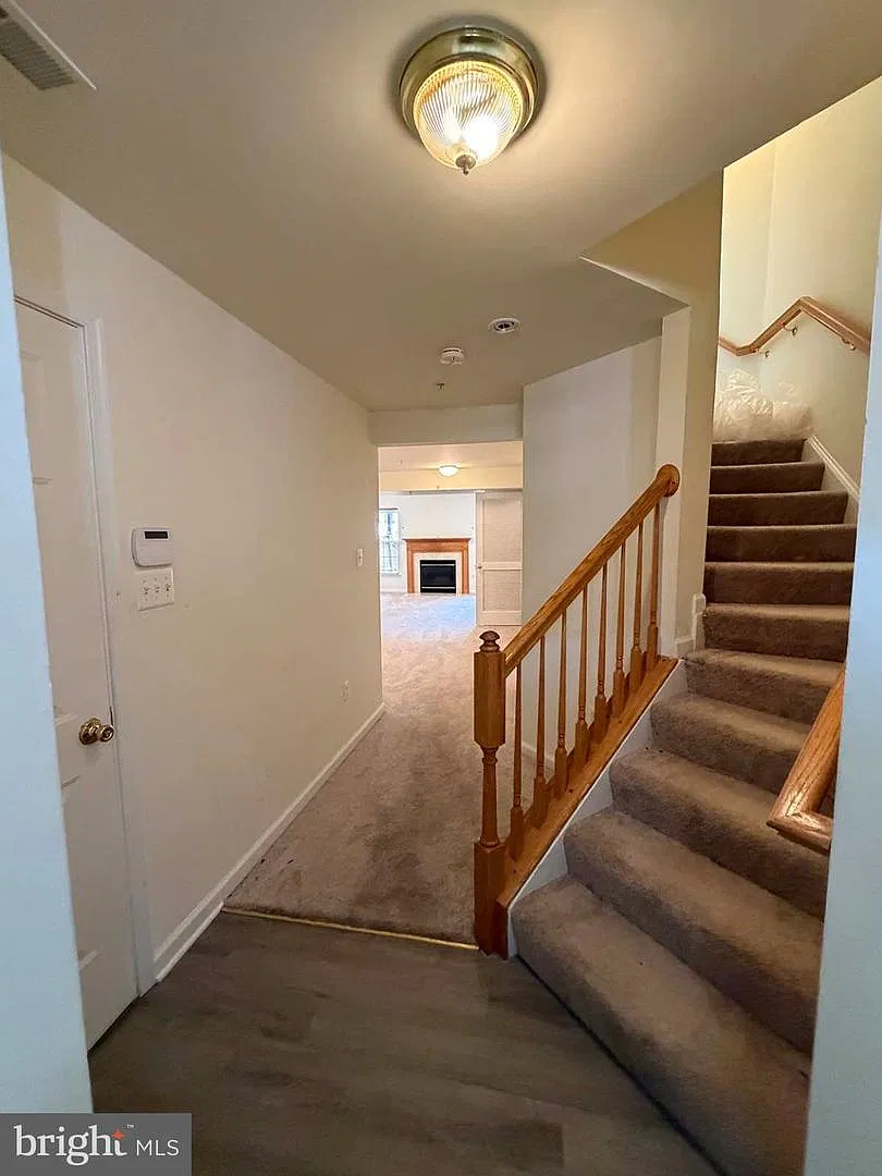 3 bed, 4.0 bath, 1584 sqft, $2,900 — Photo 2