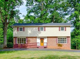 1600 Bright Leaf Rd, Pfafftown, NC 27040