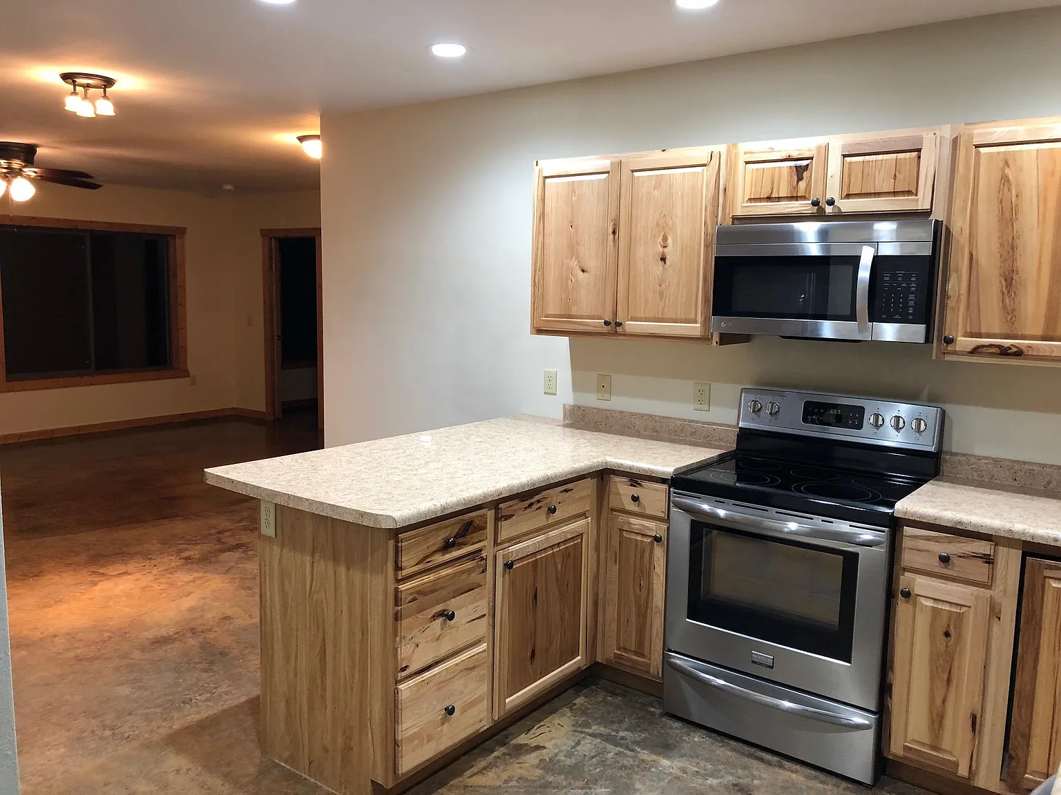 3 bed, 1599 sqft, $1,595 — Photo 2
