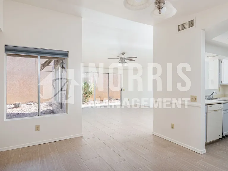 2542 N La Escondida Cir — Photo 10