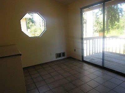 Kitchen eating area