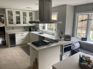 9 Bragdon Ave, Danbury, CT 06811