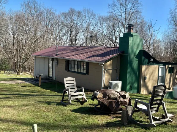 306 Black Hill Dr, Coeburn, VA 24230