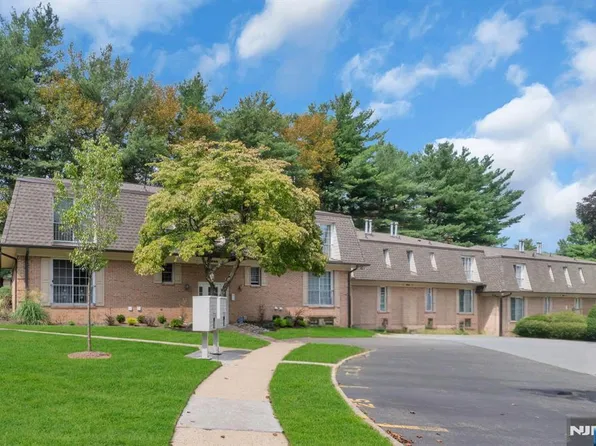 265 Collignon Way APT 1A, River Vale, NJ 07675