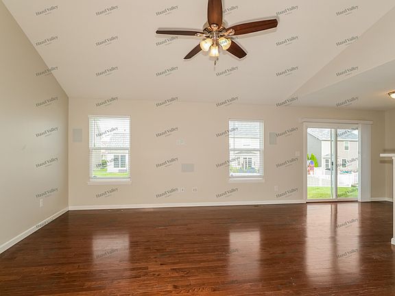 4th image of 319 Pecan Bluffs Dr