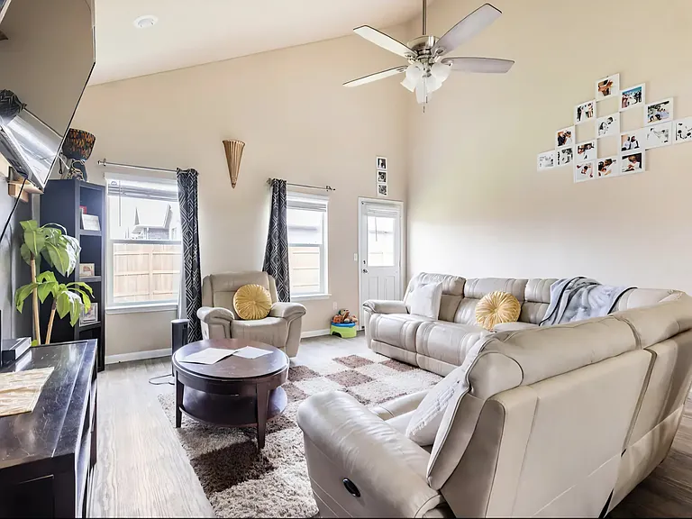 1030 Apricot Ln — Photo 4