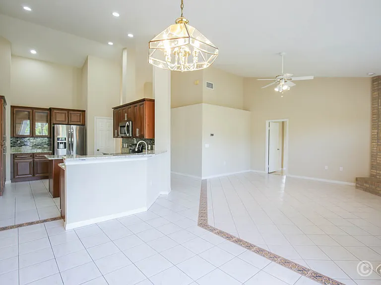 9214 Sunnyoak Dr — Photo 10